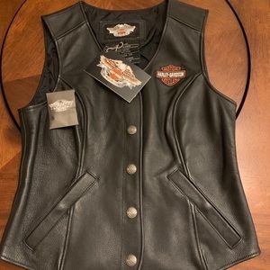 Harley-Davidson Genuine Leather Vest NWT/buttons